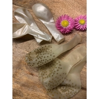 Set 12 Baloane din Folie Metalizata si din Latex, Flippy, Model Mr Mrs, Tema Nunta, Baloane Party cu Confetti, 45 cm, 30 cm, Pai inclus, Umflare cu Aer sau Heliu, Alb/Auriu