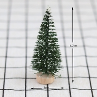 Brad artificial de craciun, ornament pentru masa, pe suport lemn, 20 cm inaltime, Verde inzapezit