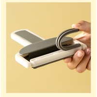 Perie de Indepartarea a Parului si Scamelor, Flippy, 12 x 15 cm, Maner Confortabil, Alb/Gri