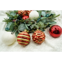 Set de 24 ornamente de brad, Flippy, de tip Glob, Alb/ Rosu, cu ø de 7 cm, din plastic, cu finisaj sclipitor , cutie  16  cm lungime x 36  cm inaltime x 16  cm adancime, Resigilat