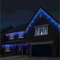 Instalatie Craciun Yoto, Tip Franjuri/Turturi, 12 m, 300 LED-uri, Prelungitor 1.5 m, 8 Jocuri de Lumini, Interconectabila, Conectare la Retea, Fir transparent, Interior/Exterior, Albastru