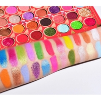 Set de Machiaj Kevin&Coco, 70 de Culori, Paleta de Farduri, Model Merry Christmas, Oglinda Ovala, 22.3x17.2x1.9 cm, Multicolor