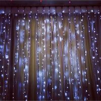 Instalatie Craciun Profesionala de Exterior IP65, Tip Perdea, 1m x 5m, 500 Led-uri Mari, Alb rece, cu flash, Alimentator si prelungitor 6,5 m, Interconectabila, Fir negru, Flippy