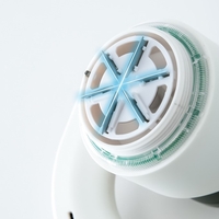 Aparat Pentru Curatat Scame, Par Si Praf, Flippy, cu LED, Pentru Diferite Tipuri De Material, Cu Lame Din Otel Inoxidabil, Compartiment de Depozitare, Maner Reglabil, 11x10.5x8.7 cm, Alb