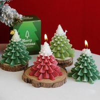 Lumanare Parfumata de Craciun, Flippy, Model Brad de Craciun, din Ceara de Soia, Cadou Creativ Handmade de Craciun, 8 x 7 x 7 cm, Verde