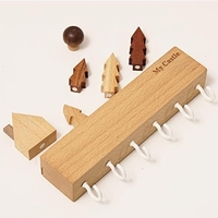 Suport pentru Chei, Flippy, din Lemn, Aplicare fara Perforare, Adeziv Inclus, 6 Carlige Albe, Model Casuta, Greutate Suportata 5 kg, 14.5 x 2 x 22.5 cm, Maro