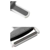 Perie de Indepartarea a Parului si Scamelor, Flippy, 12 x 15 cm, Maner Confortabil, Alb/Gri