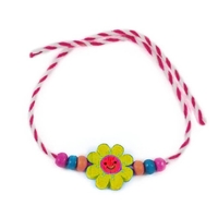 Martisor Bratara Multicolora pentru Copii Random, Snur Alb Rosu, Pandantive din Lemn, Colorate, Modele pentru Copii cu Specific Martisor
