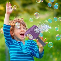 Jucarie Interactiva pentru Baloane de Sapun, Flippy, Sunete si Lumini, Model Ciocan, cu 8 Orificii, 13.5 x 10 x 12 cm, Mov