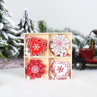Set 12 Decoratiuni de Craciun din Lemn, Flippy, cu Snur pentru Agatare in Brad, Model Brazi si Fulgi de Nea, Alb-Rosu