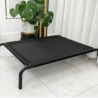 Pat pentru Animalele de Companie, Flippy, din Plasa este Rezistent la Umiditate, Picioare de Otel, Respirabil, Marimea S 68 x 55 x 16 cm, Negru