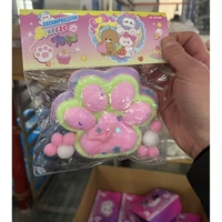 Jucarie Antistres Squishy, Flippy, cu Revenire Lenta, Model Labuta de Pisica Pufoasa, 12.5x10.5 cm, 200g, Squeeze Pinch Family, Ambalaj Transparent, Roz Curcubeu