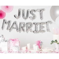 Set Baloane din Folie Metalizata, Flippy, Figurine Litere, Model Just Married, Tema Nunta, 40 cm, Baloane Party, Ambalaj Individual, Pai inclus, Umflare cu Aer sau Heliu, Argintiu
