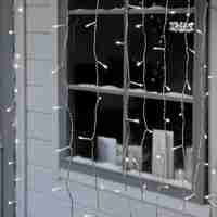 Instalatie Craciun, Tip Perdea, IP44, 2 m x 1 m, 120 LED-uri, Alb rece, cu flash, Transformator cu telecomanda, Interconectabila, Prelungitor 3 m inclus, Fir transparent, Interior/ Exterior, Flippy