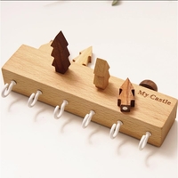 Suport pentru Chei, Flippy, din Lemn, Aplicare fara Perforare, Adeziv Inclus, 6 Carlige Albe, Model Casuta, Greutate Suportata 5 kg, 14.5 x 2 x 22.5 cm, Maro