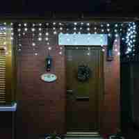 Instalatie Craciun Profesionala de Exterior IP65, 45 m, 1080 Led-uri Mari ,Franjuri, Alb rece, Flash, Alimentator, Interconectabila, Prelungitor 6.5 m inclus, Fir Negru Cauciucat, 220v, Flippy