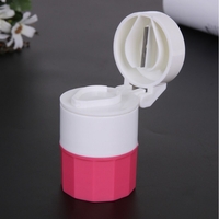 Cutie Pastile Multifunctionala, Flippy, 4 in 1, Pahar Apa, Taiere, Sfaramare, Depozitare, Compact, ABS cu Lama din Inox, Alb/Roz, 8.7x6.2x4.1 cm