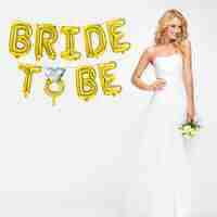 Set Baloane din Folie Metalizata, Flippy, Model Bride to Be cu Inel de Logodna, Litere de 40 cm, Baloane Party, Ambalaj Individual, Pai Inclus, Umflare cu Aer sau Heliu, Auriu