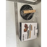Presa Manuala pentru Carne, Flippy, din Aliaj de Aluminiu, Maner din Lemn, Presa pentru Burgeri, Usor de Curatat si Folosit, Rotunda, 16x16x6 cm, Neagra
