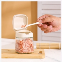 Recipient Condimente, Flippy, din Stilca, 180 ml, cu Maner si Lingurita, 11.3 x 8.2 cm, Capac Ondulat, Alb