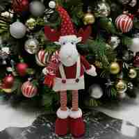 Figurina Decorativa, Pentru Craciun, Flippy, Ren, Picioare Telescopice, Inaltime Reglabila 44-54cm, Caciula cu Inimioare, Alb/Rosu