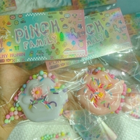Set 12 Jucarii Antistres Squishy, Flippy, cu Revenire Lenta, Squeeze Pinch Family, Model Labuta de Pisica, 6x6 cm, 45g, Ambalaj Transparent, Alb+Roz