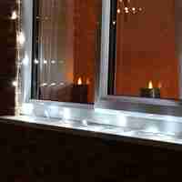 Instalatie Craciun, 90 m, 900 Led-uri ,Liniara, Alb rece, 8 jocuri de lumini, Transformator, Interconectabila, Prelungitor 3 m inclus, Fir Transparent, Flippy