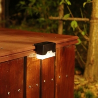 Set 4 Aplice Solare, Flippy, Lumina LED-uri, IP65, din ABS+PC, 8-10 h Iluminare, Baterie 1.2 V 600 mAh, Montare pe Trepte/Borduri, Lumina Alb Cald, 7.9 x 5 cm, Negru