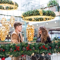 Ghirlanda decorativa Craciun cu funde rosii si conuri de brad, Flippy, 2,70 m, Verde