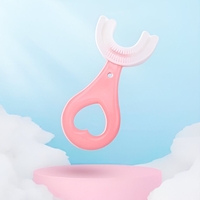 Periuta de Dinti in Forma de U, Flippy, pentru Sugari si Copii 2-6 ani, Peri Moi, 9 cm, Model Inima, Culoare Roz