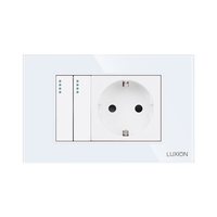 Intrerupator Dublu Cap Scara + Priza cu Rama din Sticla LUXION, Standard Italian, 3M, alb