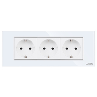 Priza Tripla cu Rama din Sticla LUXION, Standard Italian, 6M, alb