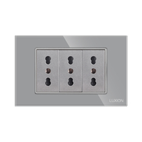 Priza Tripla cu Rama din Sticla LUXION, Standard Italian, 3M, gri