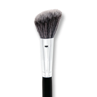 Crown Brush Pro Highlight Contour Brush - Pensulă pentru iluminare și contouring - C522