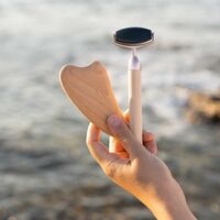 CROLL & DENECKE FACIAL RENEWAL SET – Roller Facial din Obsidian Natural și Gua Sha din Lemn de Fag