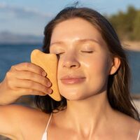 CROLL & DENECKE FACIAL RENEWAL SET – Roller Facial din Obsidian Natural și Gua Sha din Lemn de Fag