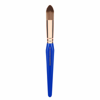 Bdellium Tools Golden Triangle  Series-  949 Pointed Foundation - PENSULĂ DE CONTUR PENTRU PRODUSE LICHIDE, CREMOASE SI MIXTE - 494 GT