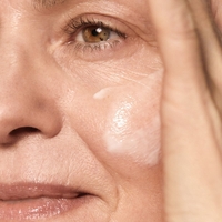 MÁDARA AGE PRO RENEW Cremă de Noapte Anti-Aging 50ml – Acid Hialuronic, Alge Marine și Mesteacăn Nordic