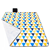 Patura pentru picnic sau plaja, cu folie izolatoare si maner, 200x200cm, albastru galben