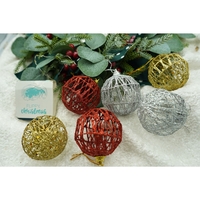 Set de 6 ornamente de brad, Flippy, de tip Glob, Multicolor, cu ø de 6 cm, din metal, cu finisaj sclipitor , cutie 6 cm adancime x 34 cm lungime x 6 cm inaltime