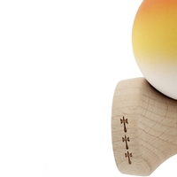 Kendama X Originala, Profesionala, Flippy, Cupe Mari KING SIZE V3, Rubber Grip, Gaura in Baza, Rulment Metalic, din lemn 18 cm, Ata 62/65 cm, Gradient Portocaliu/Galben/Alb