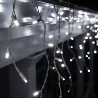 Instalatie Solara Craciun Turturi, IP44, 5 m, 143 Led-uri, Perdea Franjurata, alb rece, 8 jocuri de lumini, cu Telecomanda, 31V, 500 mAh, Acumulator de 2400 mAh, Exterior, Prelungitor 5 m inclus, Fir Alb, Flippy