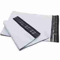 Set 700 Pungi Curierat, 500x500x40 mm, Grosime 50 Microni, Banda Adeziva pentru Sigilare, Alb la Exterior, Negru la Interior