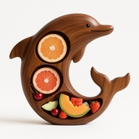Platou pentru Servire, Vafy, in Forma de Delfin, 3 Compartimente pentru Mezeluri, Branzeturi, Snacksuri, Fructe, Design Artistic, din Lemn Masiv, 26 x 25 x 4 cm, Maro Natur