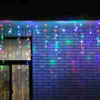 Instalatie Craciun, 15 m, 429 Led-uri ,Franjuri, Rosu / Verde/ Albastru, Flash, Transformator cu telecomanda, Interconectabila, Prelungitor 3 m inclus, Fir Negru, Flippy