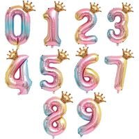 Balon din Folie Metalizata, Flippy, Figurina Cifra Gradient, Tema Aniversare 80 cm, Ambalaj Individual, Pai inclus, Umflare cu Aer sau Heliu, Coronita, Cifra 5