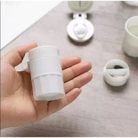 Cutie Pastile Multifunctionala, Flippy, 4 in 1, Pahar Apa, Taiere, Sfaramare, Depozitare, Compact, ABS cu Lama din Inox, Alb, 8.7x6.2x4.1 cm
