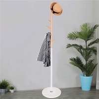 Cuier tip pom din metal, baza marmura, 6 agatatoare, 172cm, alb si maro