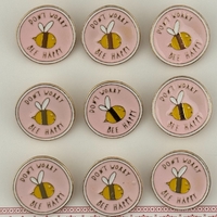 Set 12 Brose Martisor pentru Copii, Jolie, Model Albinuta, cu Mesaj Don`t Worry Bee Happy, Roz Galben