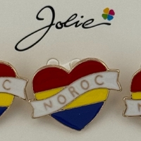Set 12 Brose Martisor Primavara, Jolie, Model Inima Tricolor, cu Mesaj Noroc